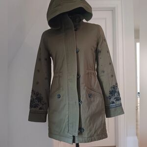 Gorgeous fall coat with embroidery gemstones